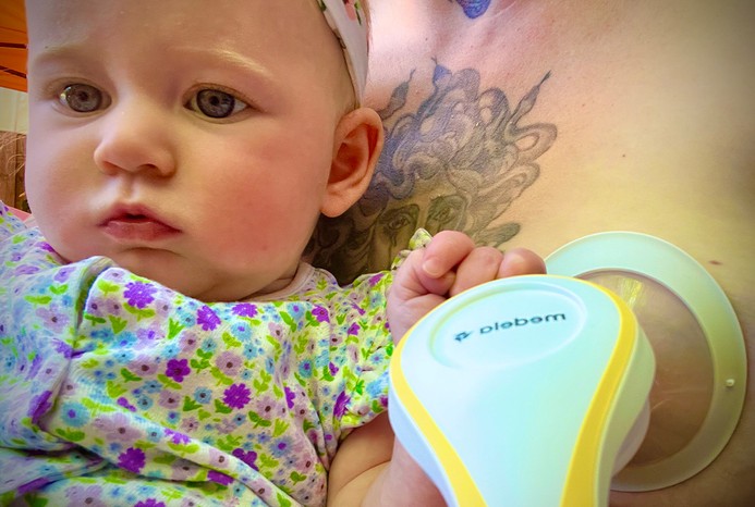 Mum expressing using Medela Harmony Flex Manual Breast pump Mum expressing using Medela Harmony Flex Manual Breast pump