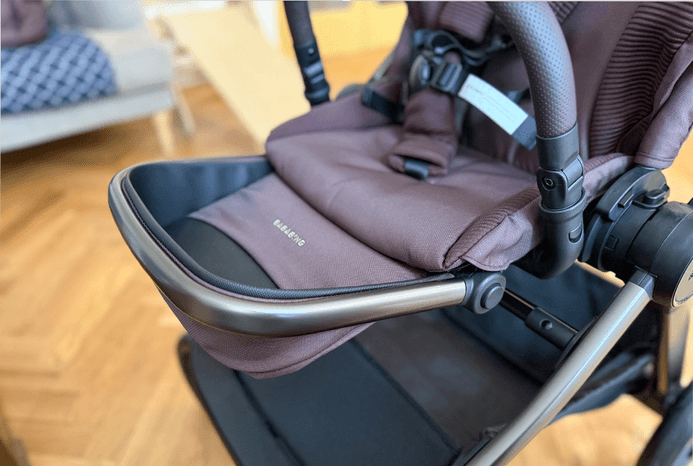Close-up of Bababing Raffi 2.0 pushchair footrest